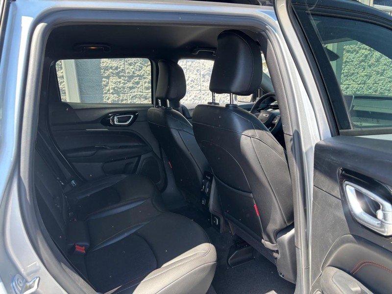 Used 2025 Jeep Compass Trailhawk AWD/4WD image 12
