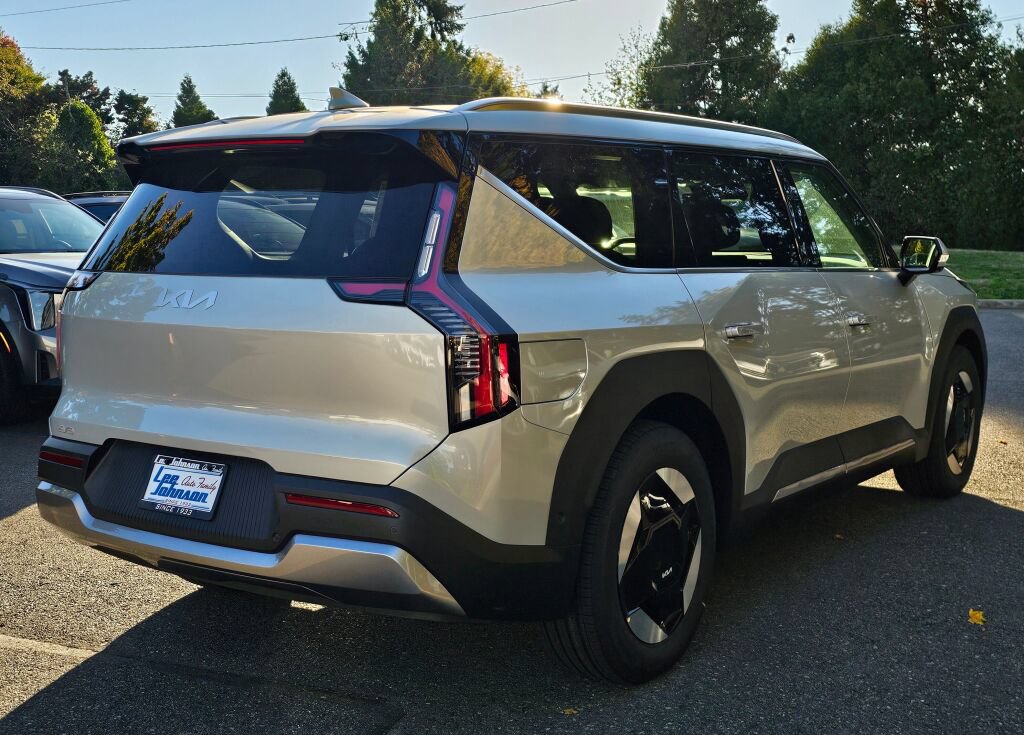 New 2026 Kia EV9 Wind AWD/4WD image 5