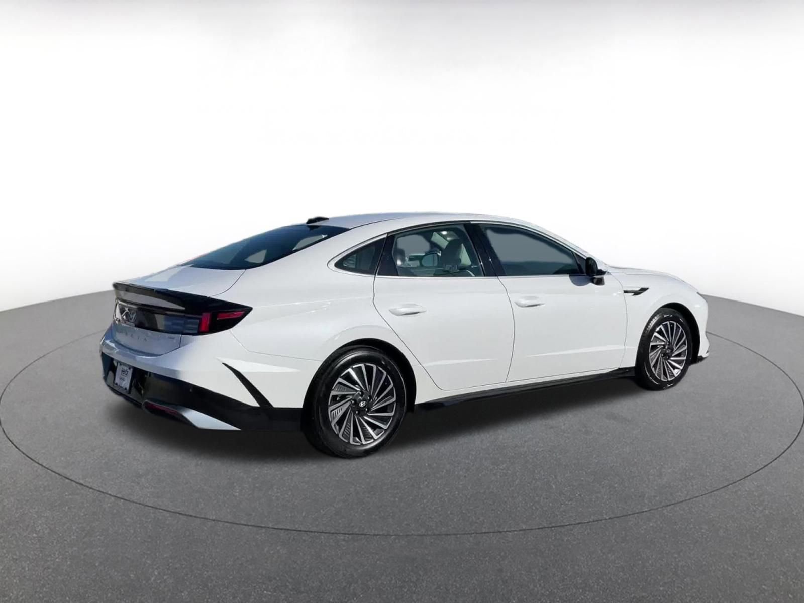 Used 2025 Hyundai Sonata SEL FWD image 15