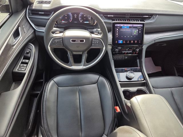 Used 2024 Jeep Grand Cherokee Limited w/ Black Appearance Package image 8