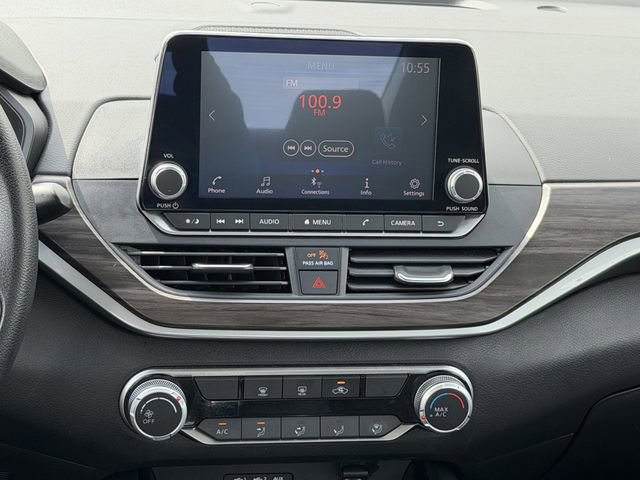 Used 2024 Nissan Altima 2.5 SV image 15