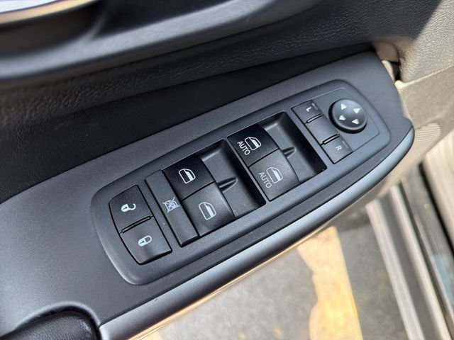 Used 2019 Jeep Cherokee Latitude Plus FWD image 17