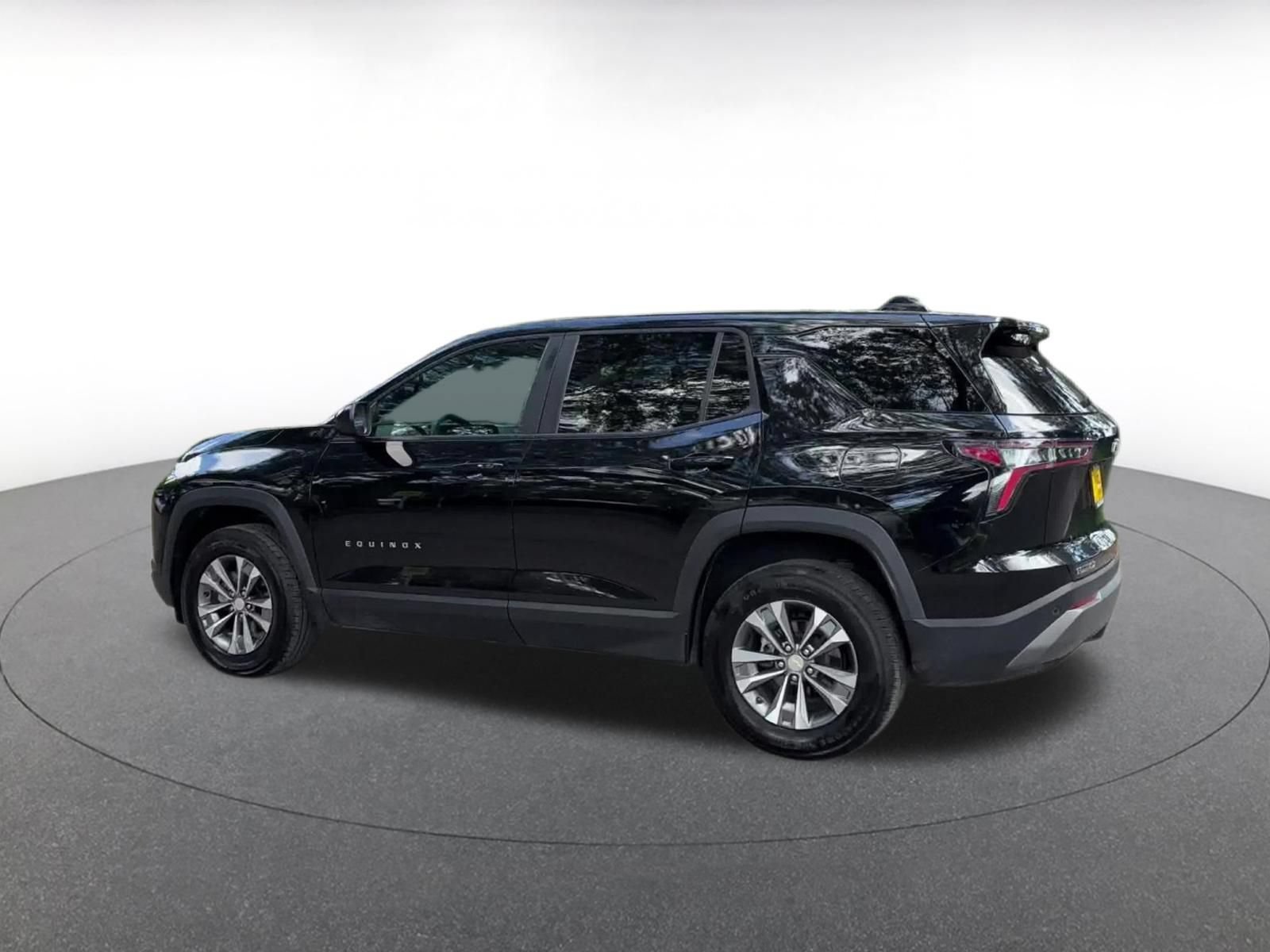 Used 2025 Chevrolet Equinox LT FWD image 9
