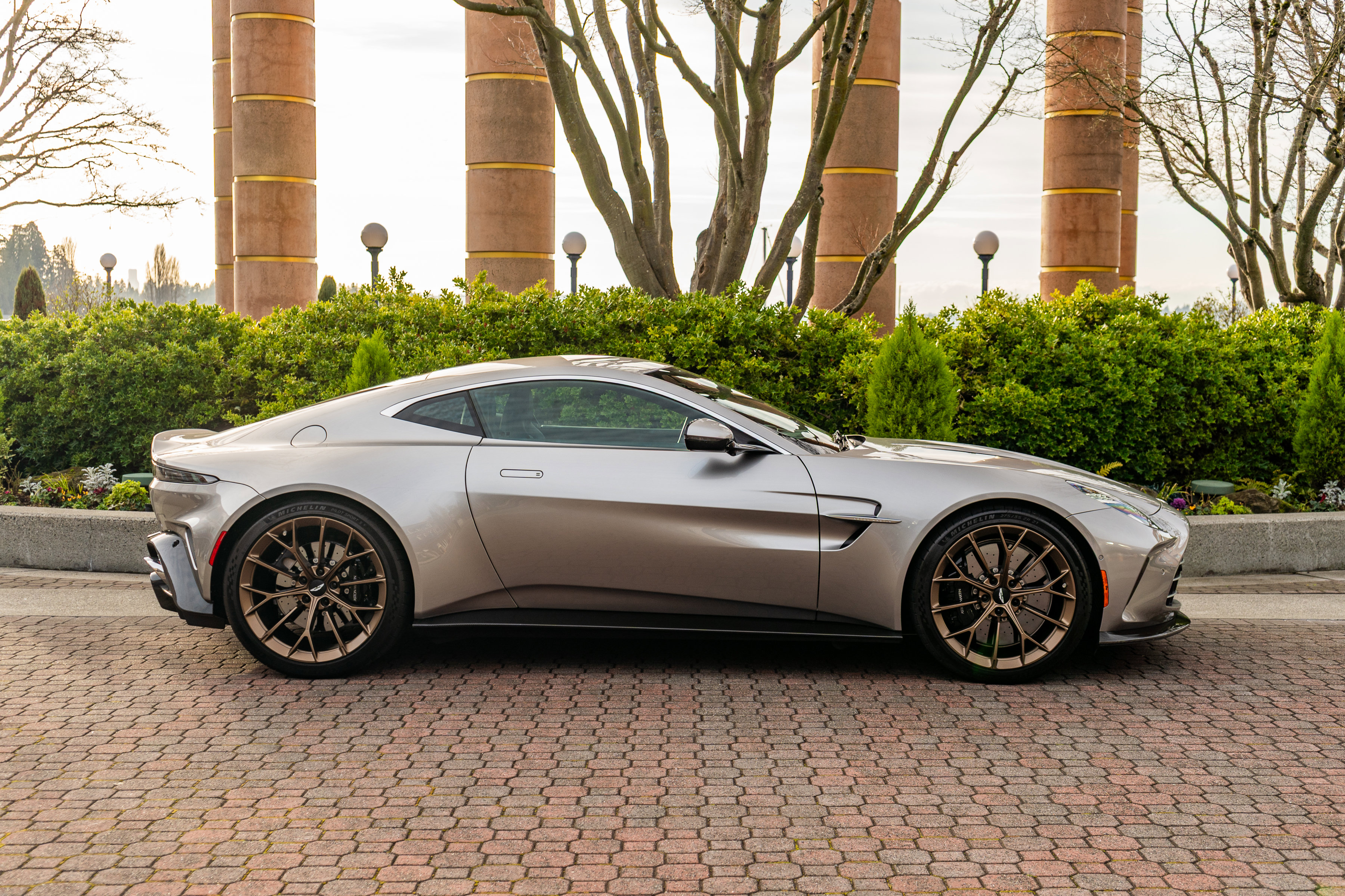 Used 2025 Aston Martin V8 Vantage Coupe image 40