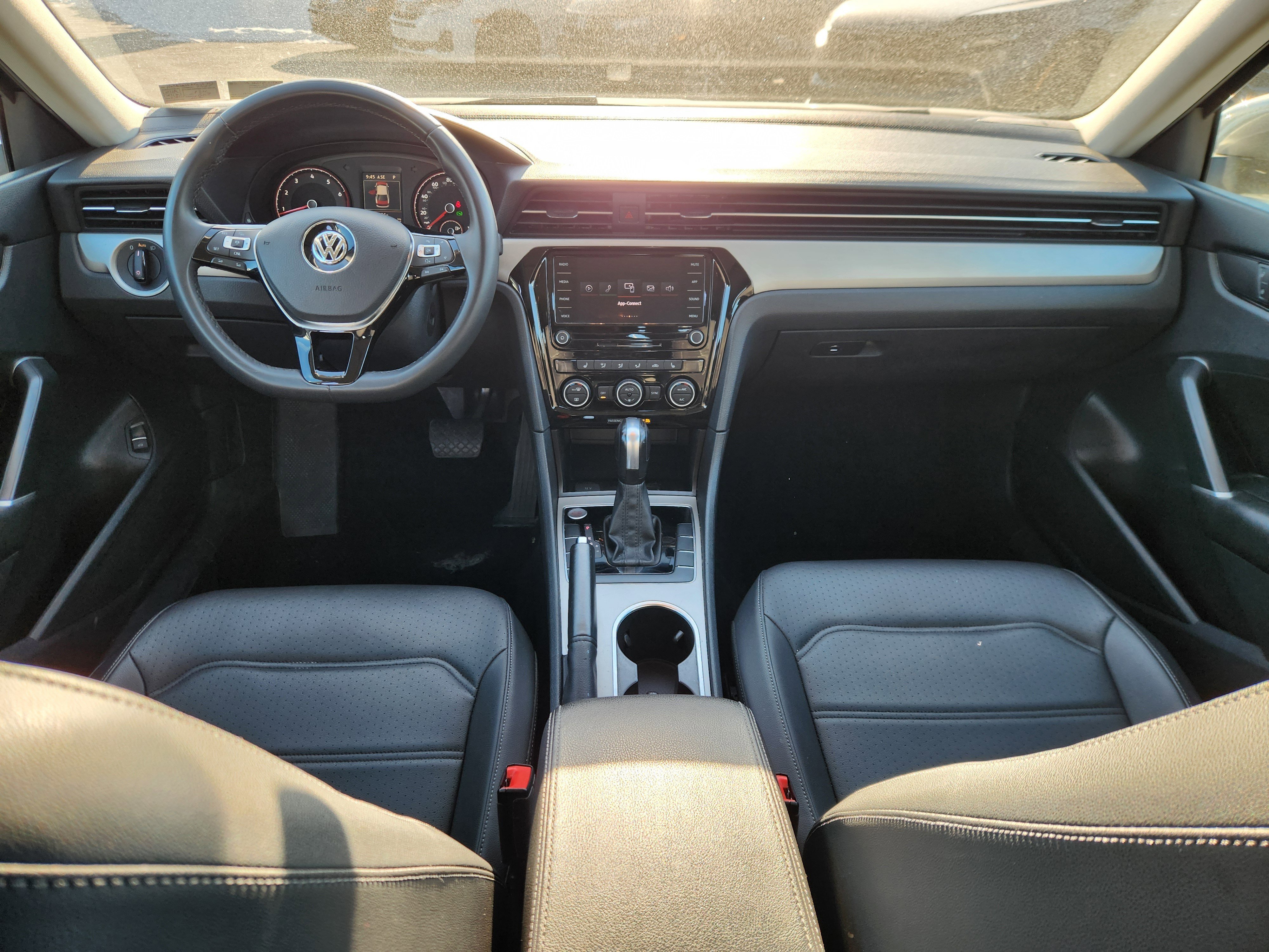 Used 2022 Volkswagen Passat 2.0T SE image 8