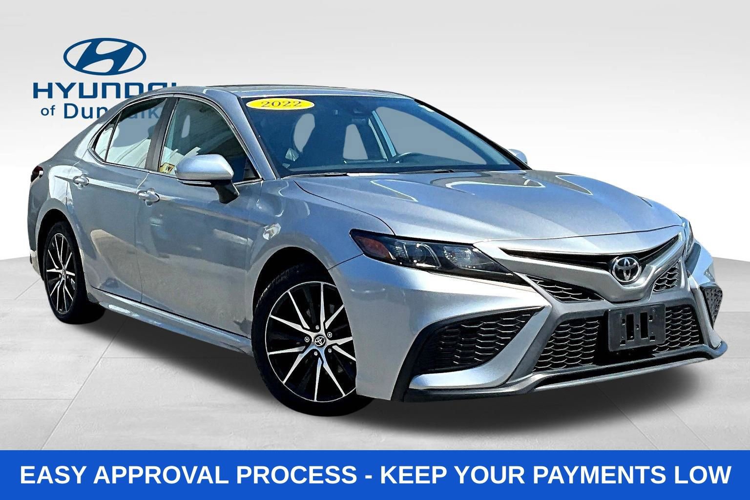 Used 2022 Toyota Camry SE FWD image 3