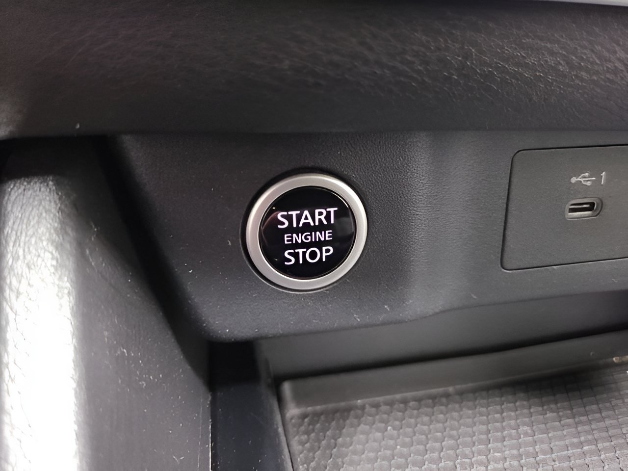 Used 2023 Nissan Rogue SV AWD/4WD image 32