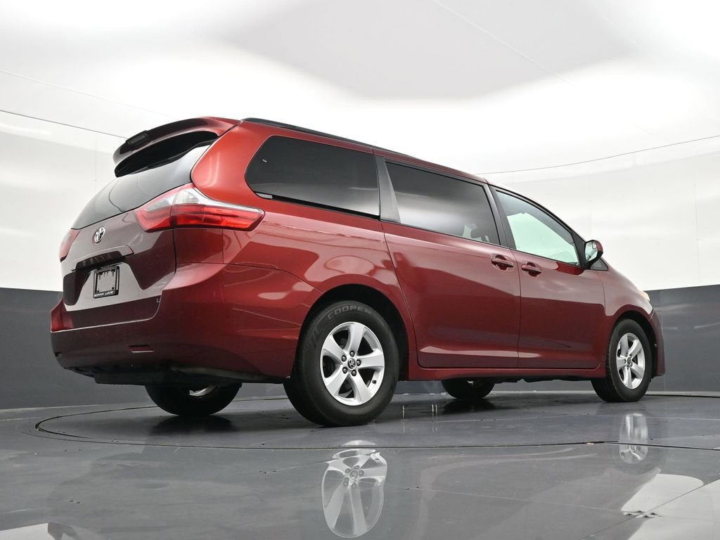 Used 2020 Toyota Sienna LE image 27