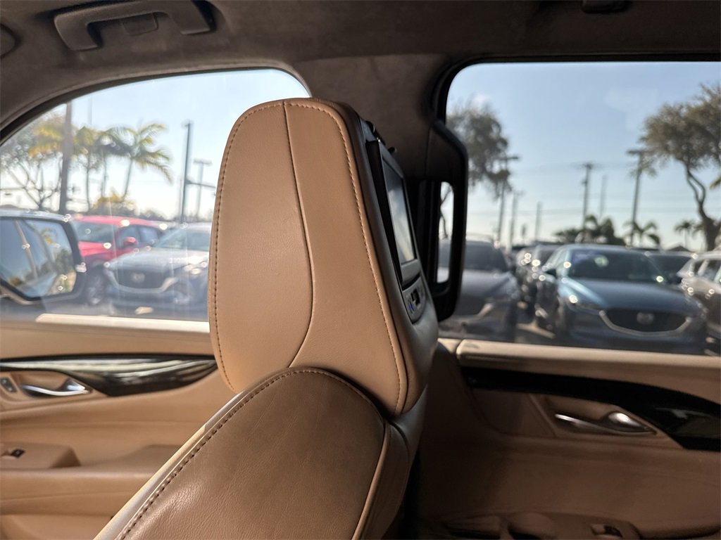 Used 2019 Cadillac Escalade Platinum w/ Escalade Sport Edition image 17