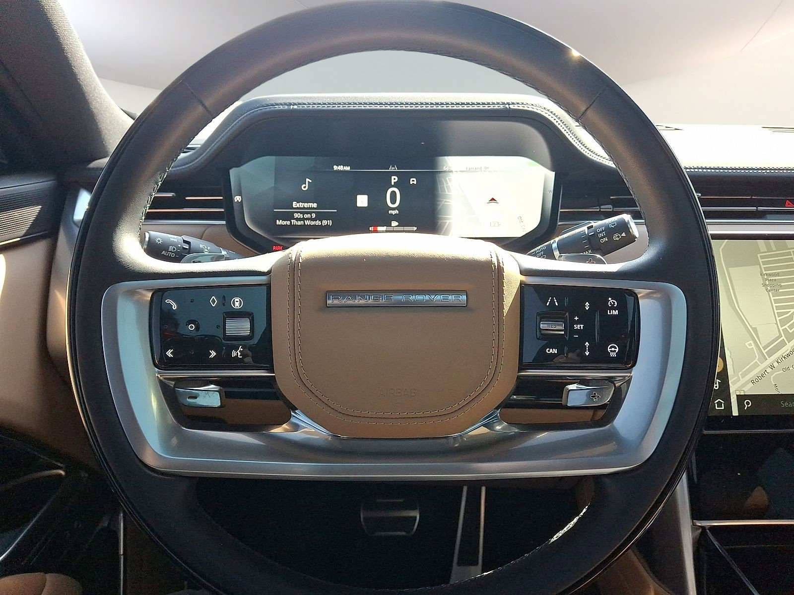 Used 2025 Land Rover Range Rover Long Wheelbase SE image 5