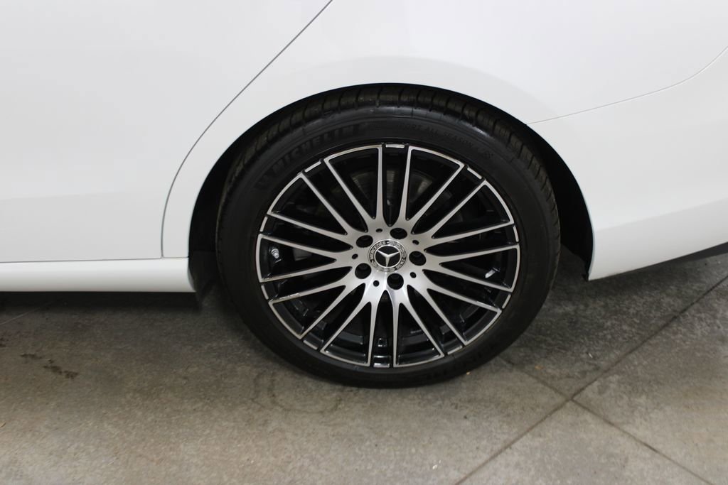Used 2025 Mercedes-Benz C 300 4MATIC Sedan image 31
