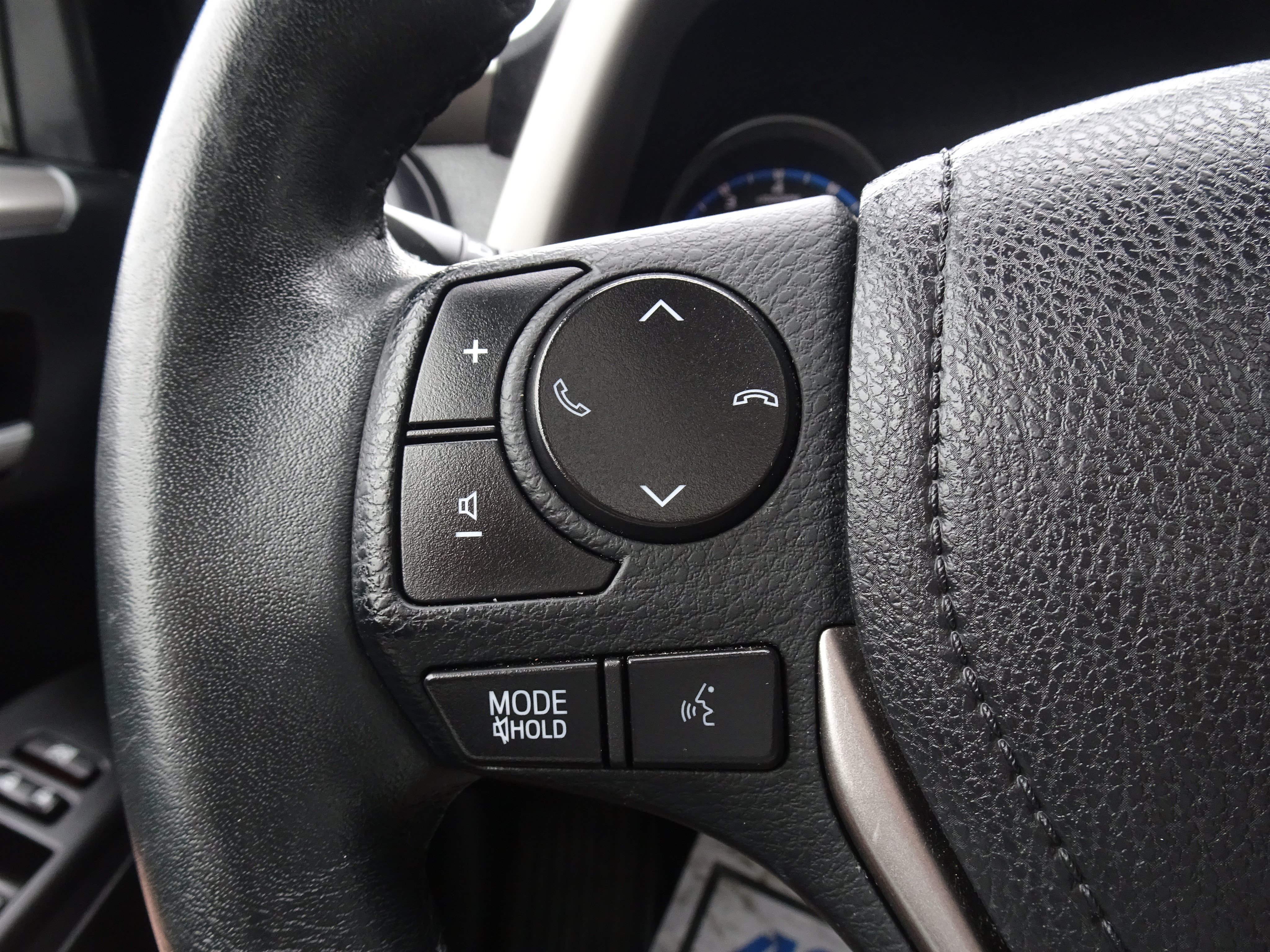 Used 2017 Toyota RAV4 XLE FWD image 21