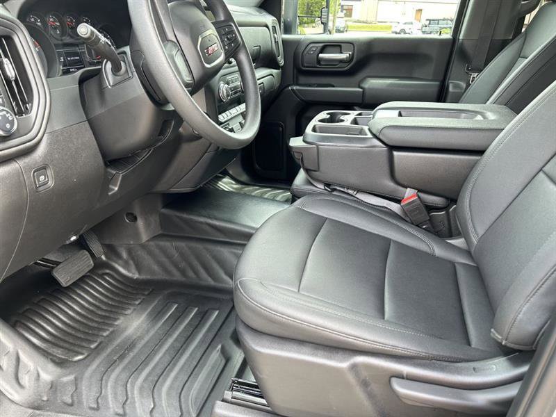 Used 2024 GMC Sierra 3500 Pro w/ Convenience Package image 10