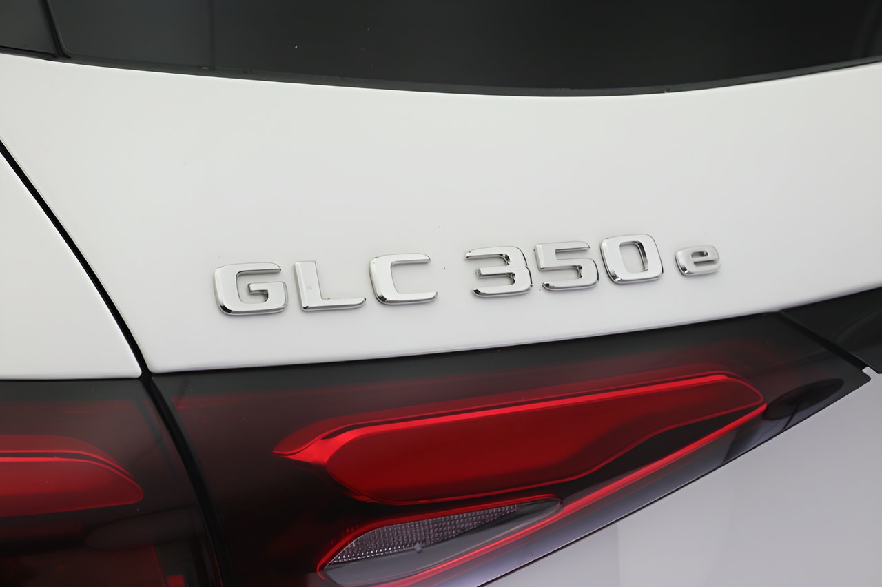 Used 2025 Mercedes-Benz GLC 350e 4MATIC image 19