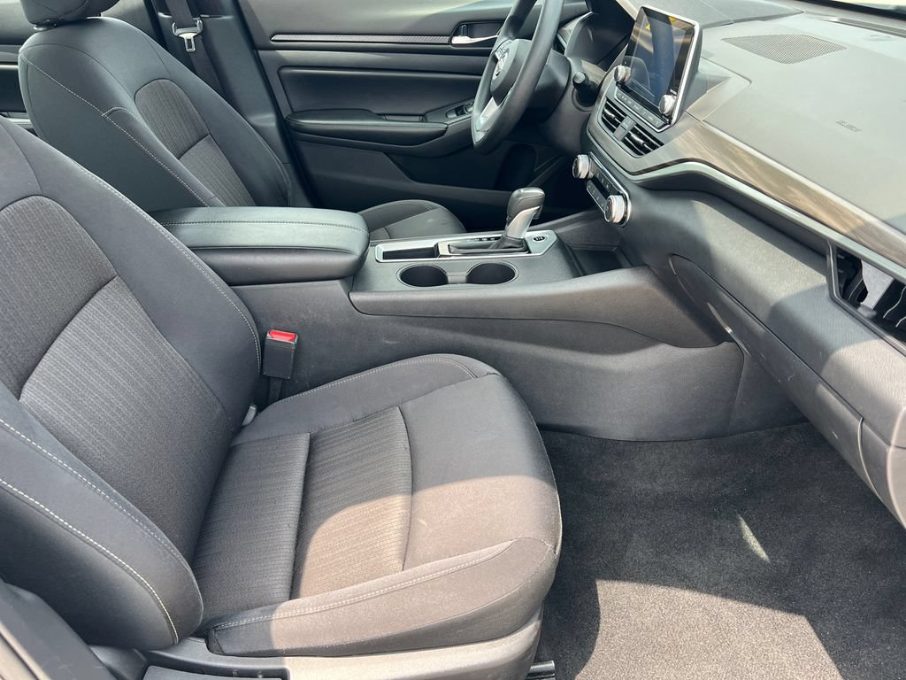 Used 2025 Nissan Altima 2.5 SV FWD image 7