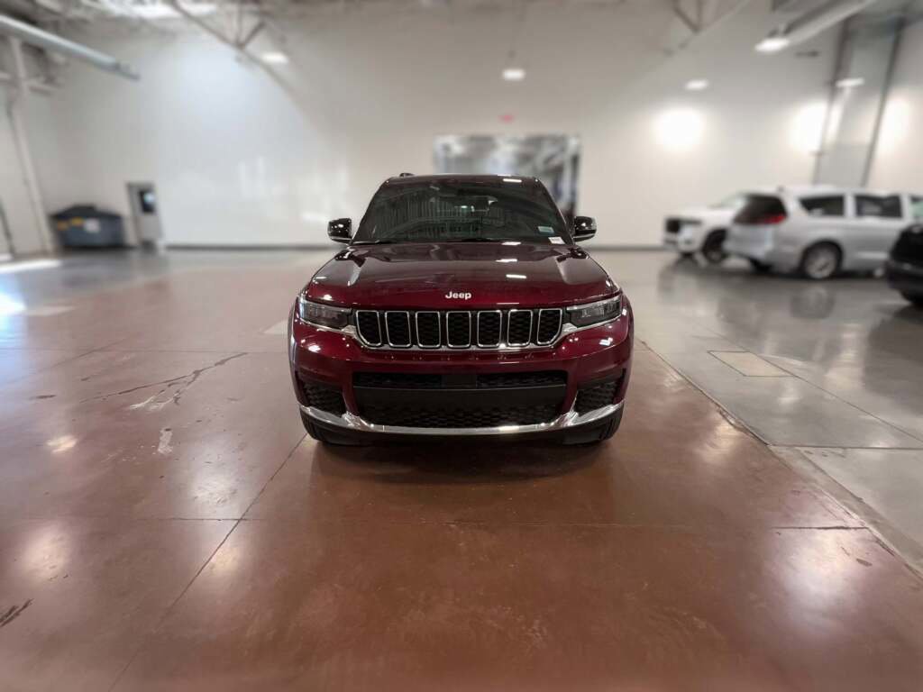 New 2025 Jeep Grand Cherokee L Laredo image 2