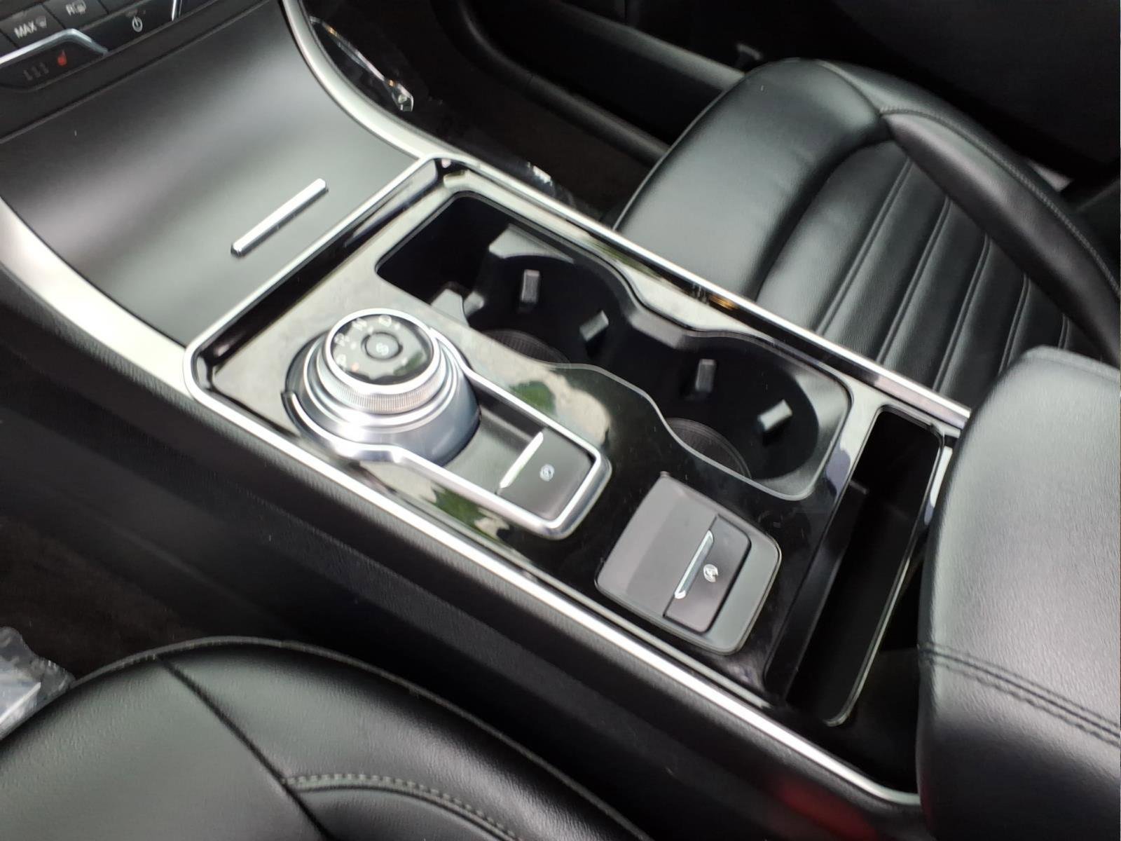 Used 2020 Ford Edge SEL w/ Convenience Package image 16