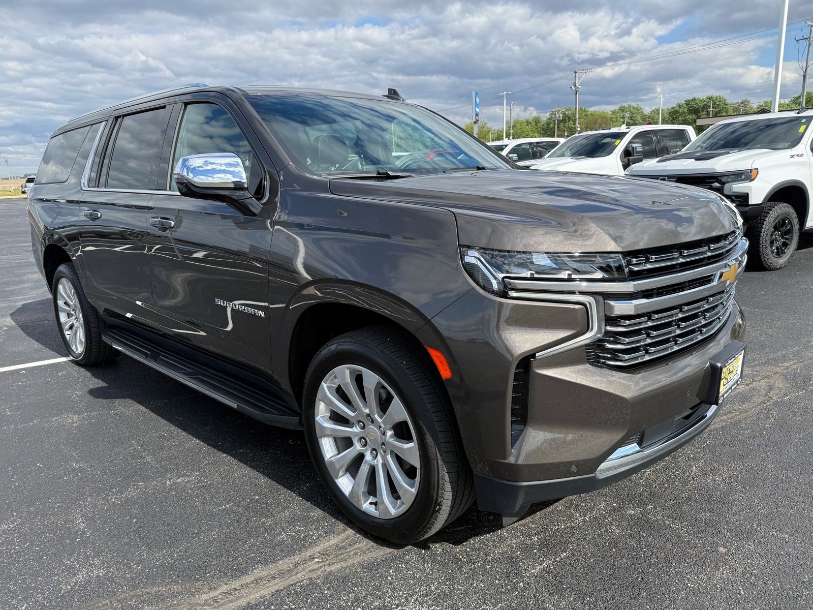 Used 2021 Chevrolet Suburban Premier w/ Premium Package AWD/4WD image 7