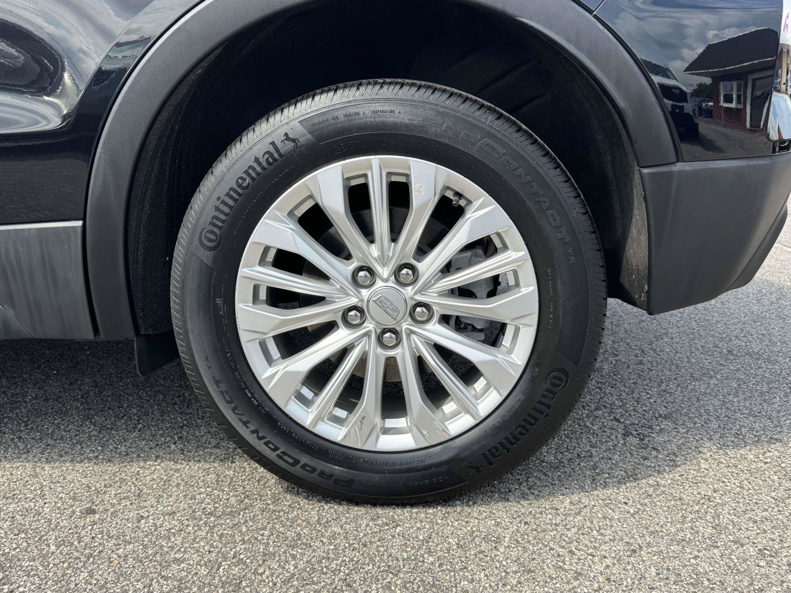 Certified 2024 Cadillac XT4 Luxury w/ Cold Weather Package AWD/4WD image 8