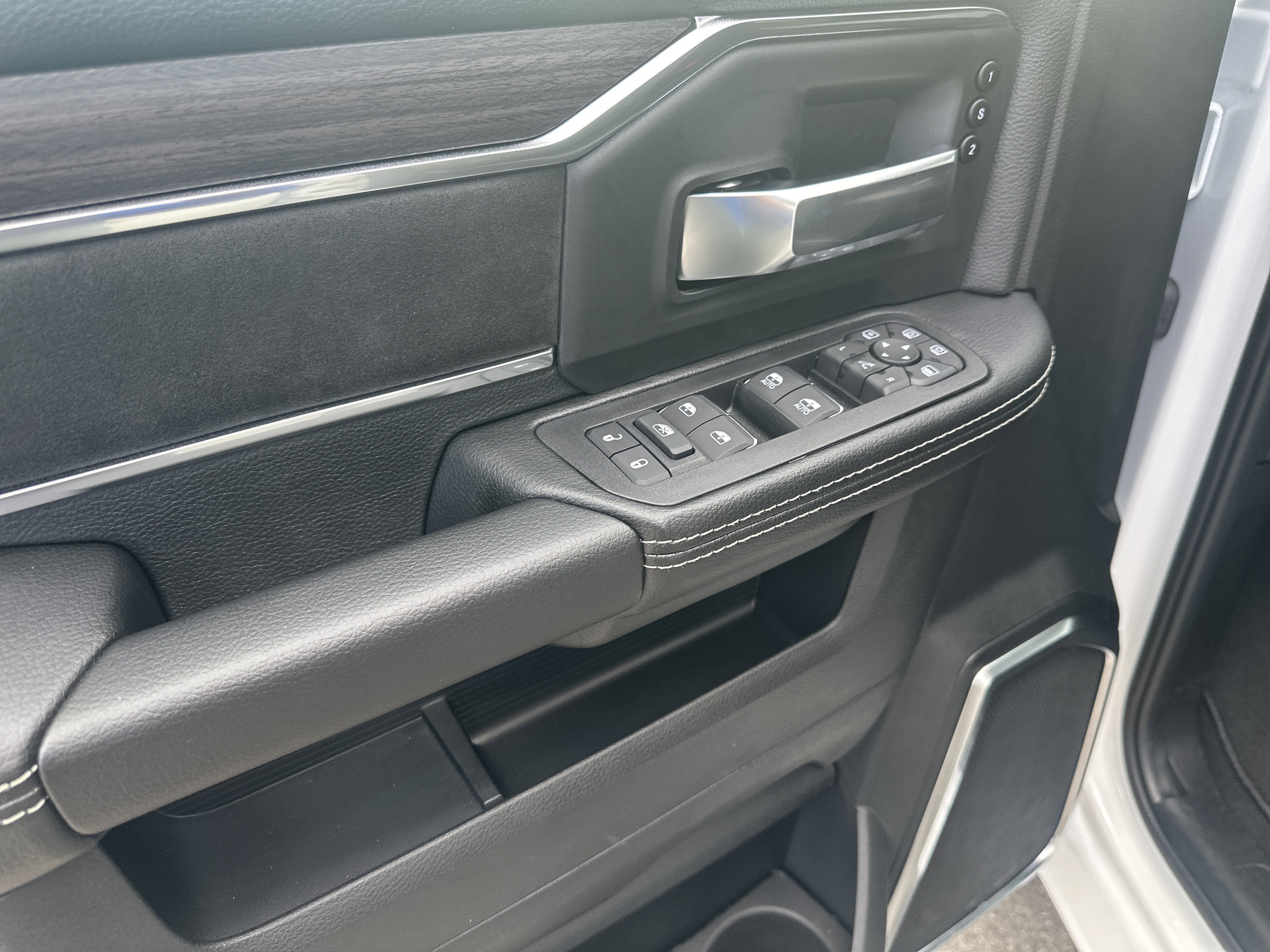 New 2026 RAM 2500 Laramie w/ Night Edition AWD/4WD image 13
