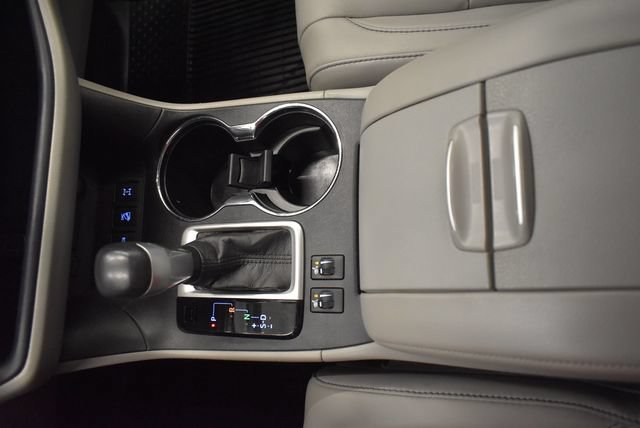 Used 2018 Toyota Highlander XLE AWD/4WD image 29