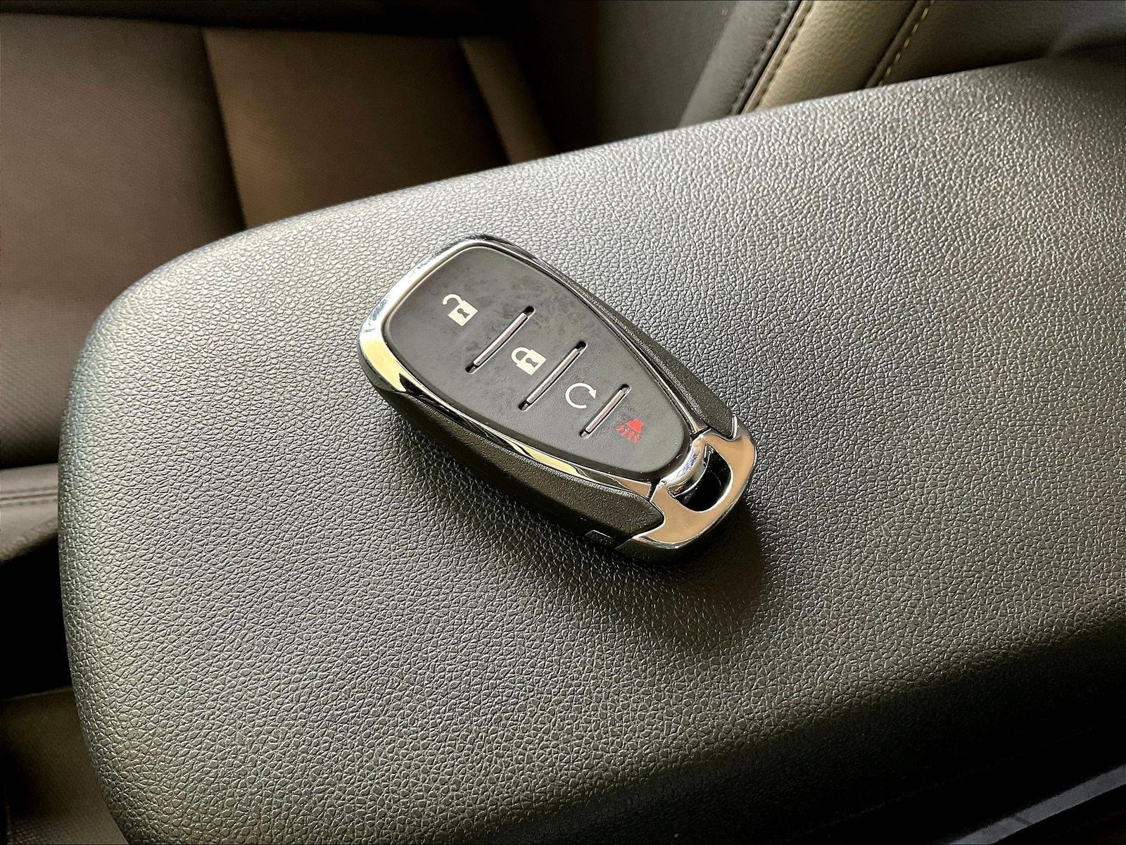 Used 2025 Chevrolet Trax ACTIV FWD image 32