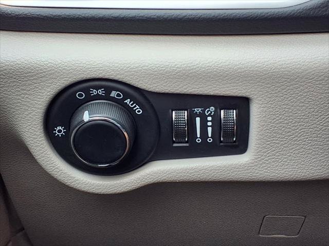 Certified 2023 Chrysler Voyager LX FWD image 17