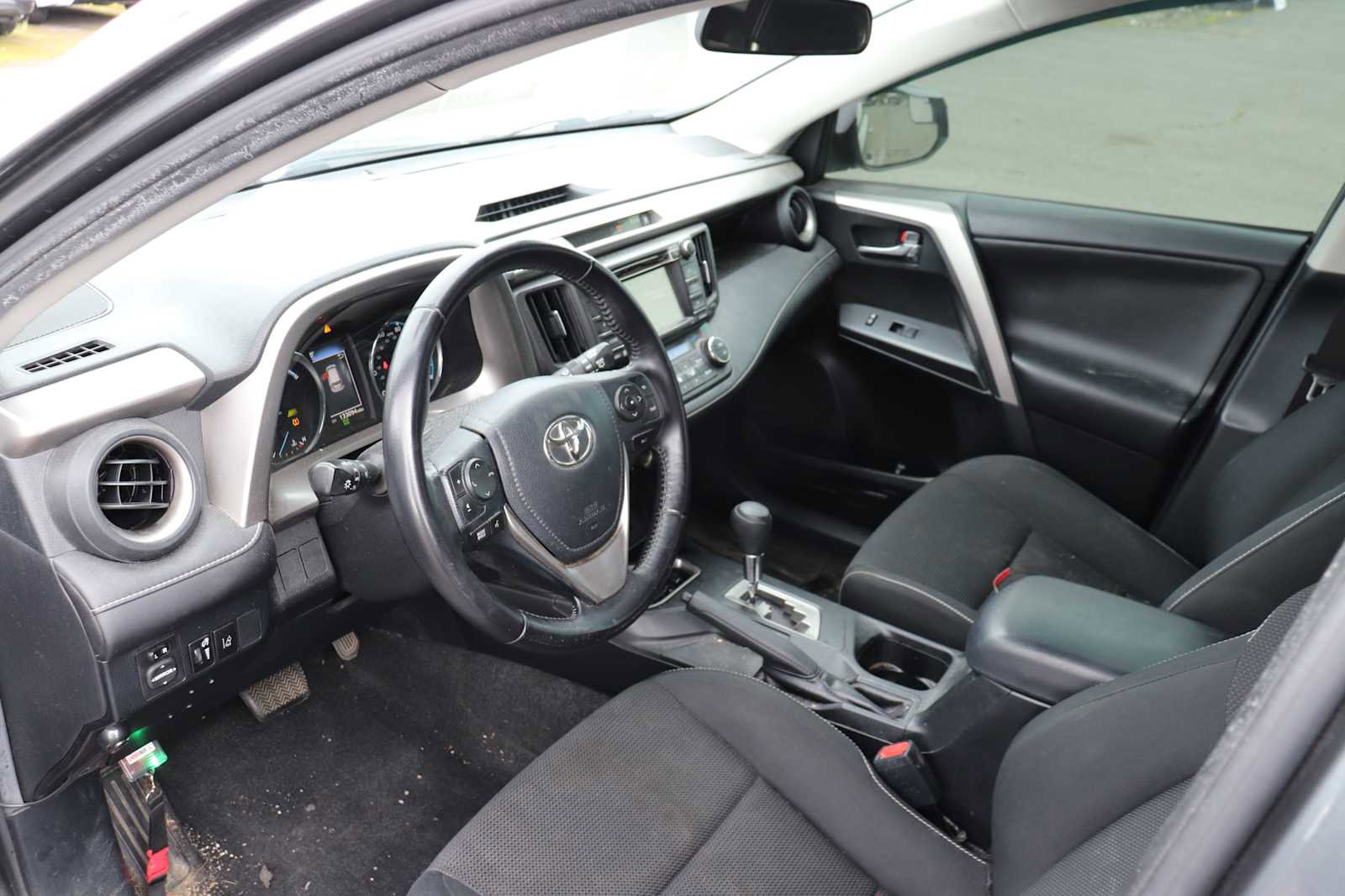 Used 2017 Toyota RAV4 XLE AWD/4WD image 10