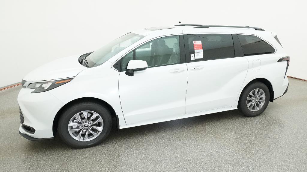 New 2026 Toyota Sienna XLE FWD image 5