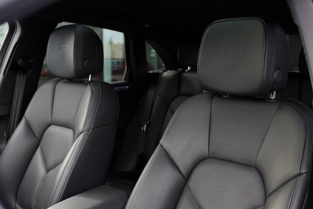 Used 2024 Porsche Macan w/ Premium Plus Package image 5