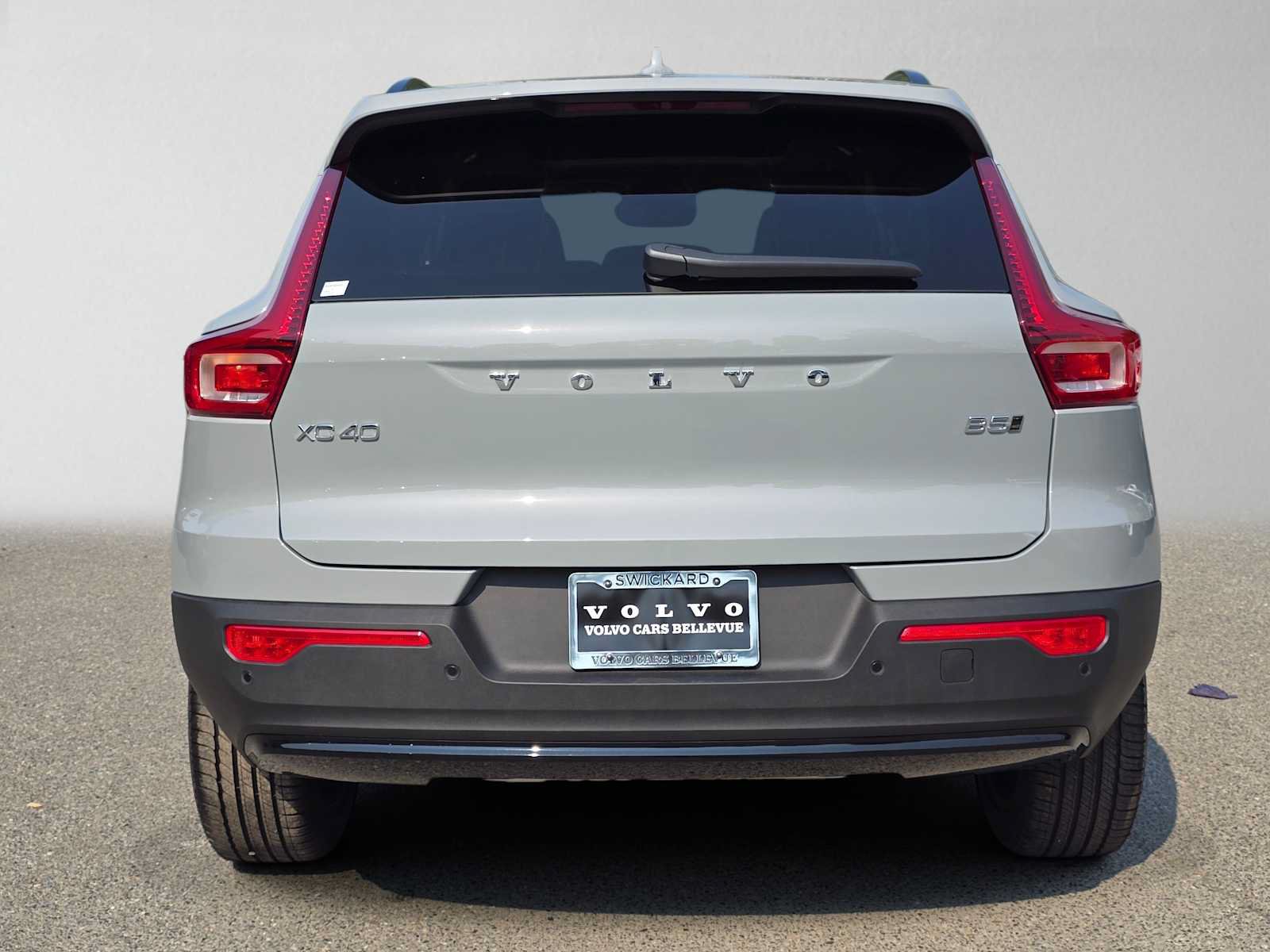 New 2026 Volvo XC40 B5 Plus w/ Protection Package Premier AWD/4WD image 4