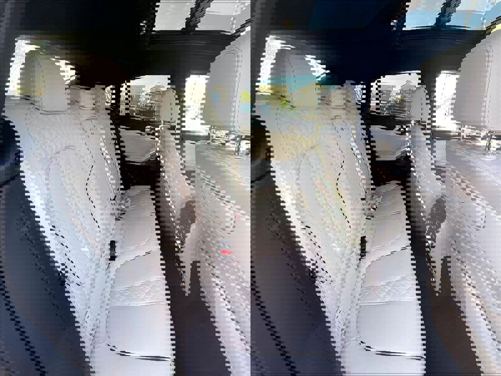 Used 2024 BMW X6 xDrive40i w/ Executive Package image 28