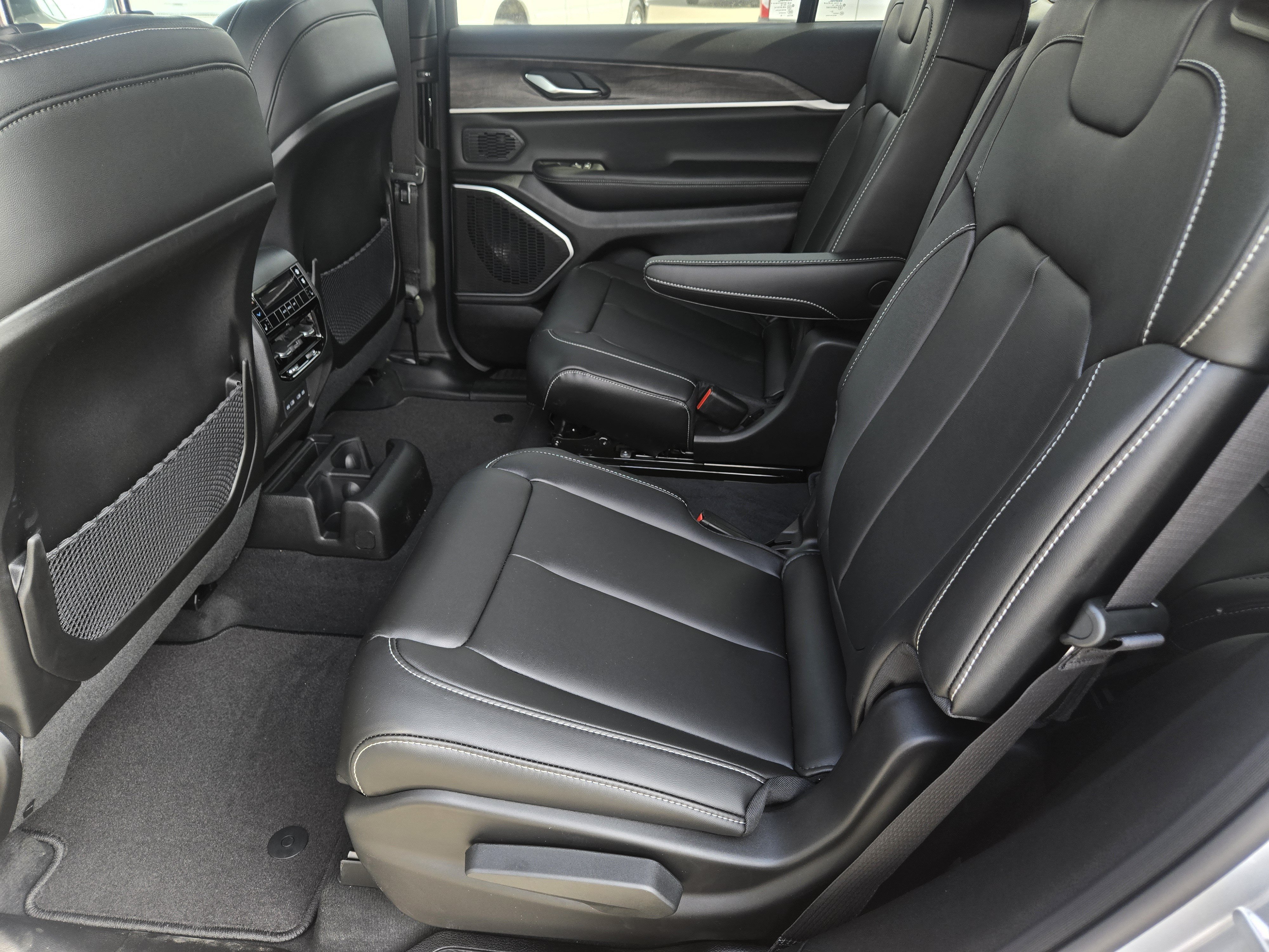 New 2026 Jeep Grand Cherokee L Limited w/ Limited Altitude Package RWD image 18
