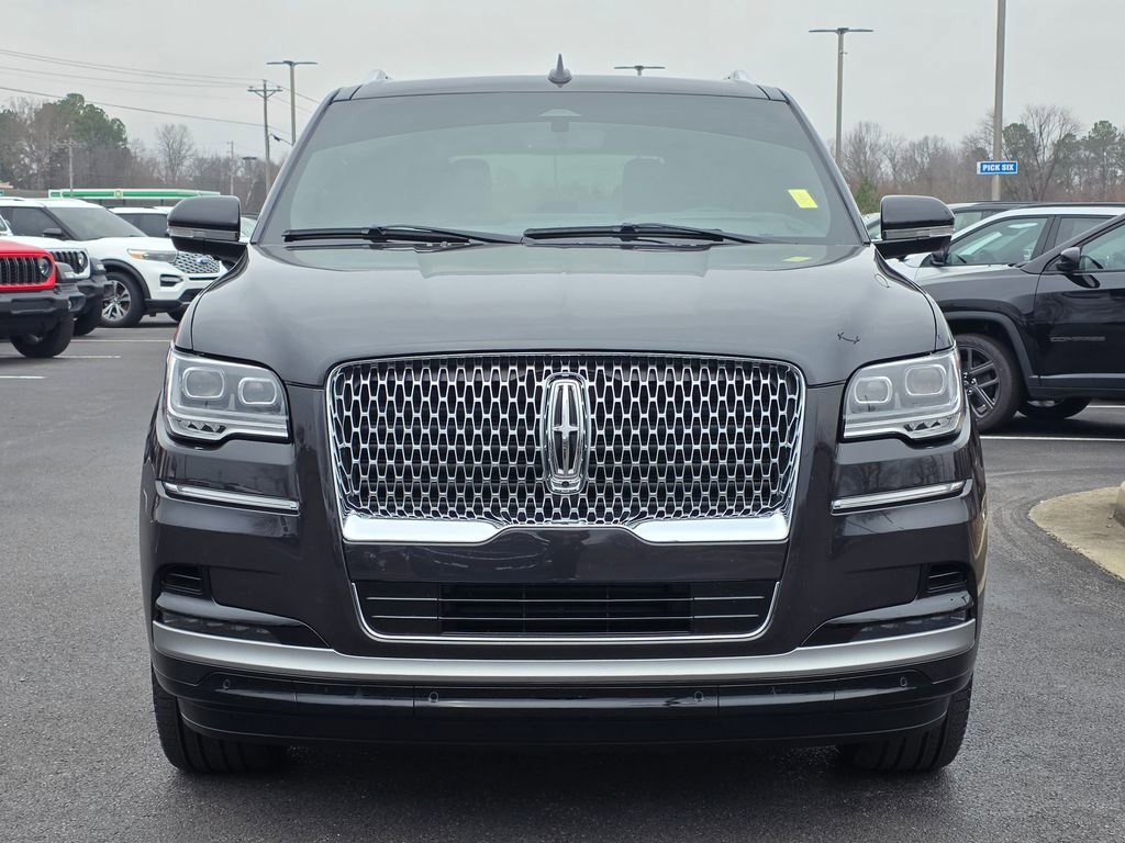 Used 2024 Lincoln Navigator Reserve image 3