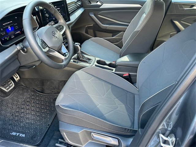 Used 2025 Volkswagen Jetta Sport image 9