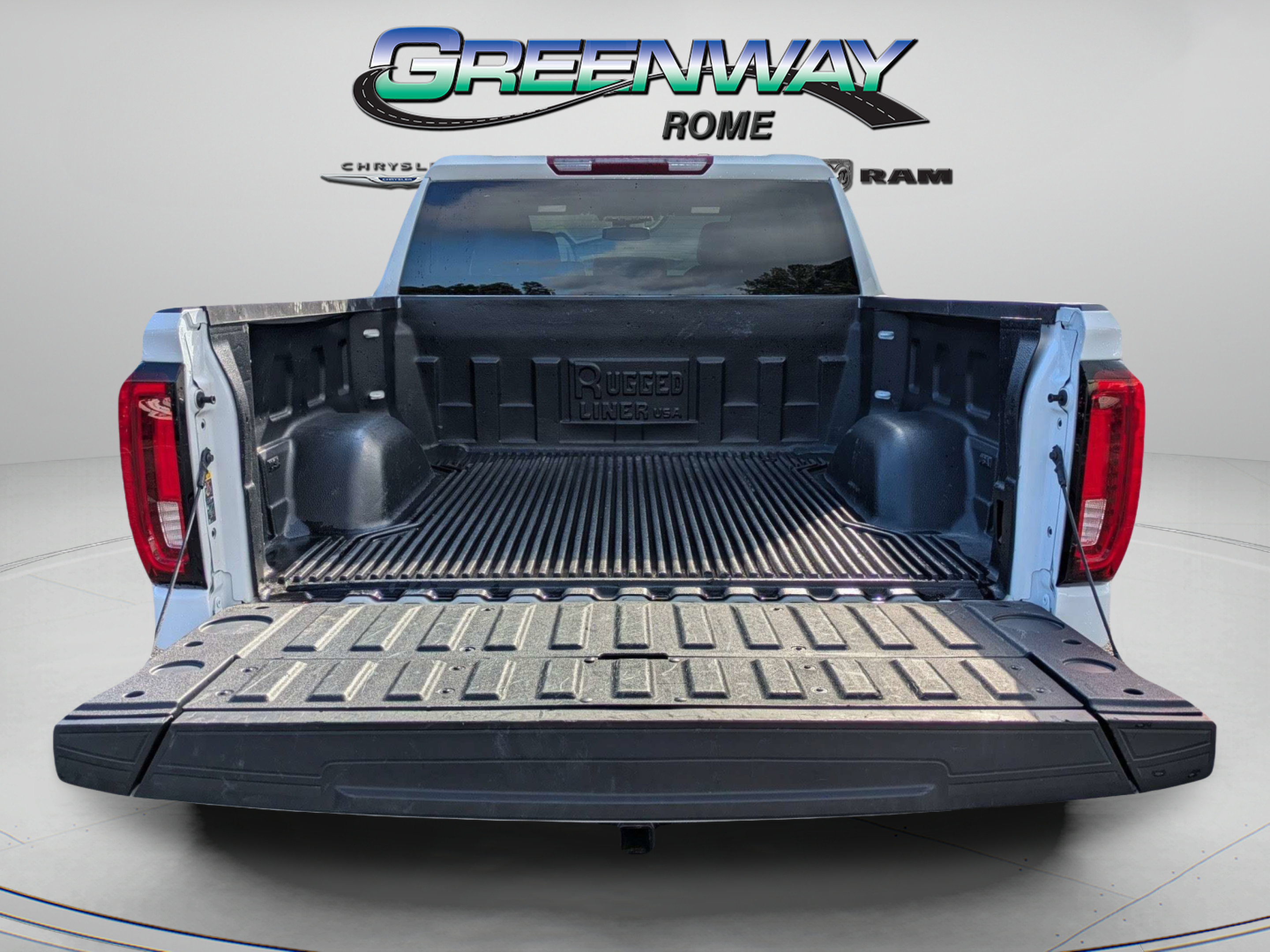 Used 2025 GMC Sierra 1500 SLT RWD image 9
