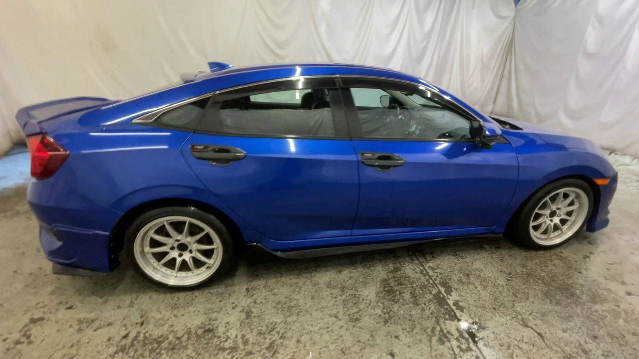 Used 2017 Honda Civic Touring image 9