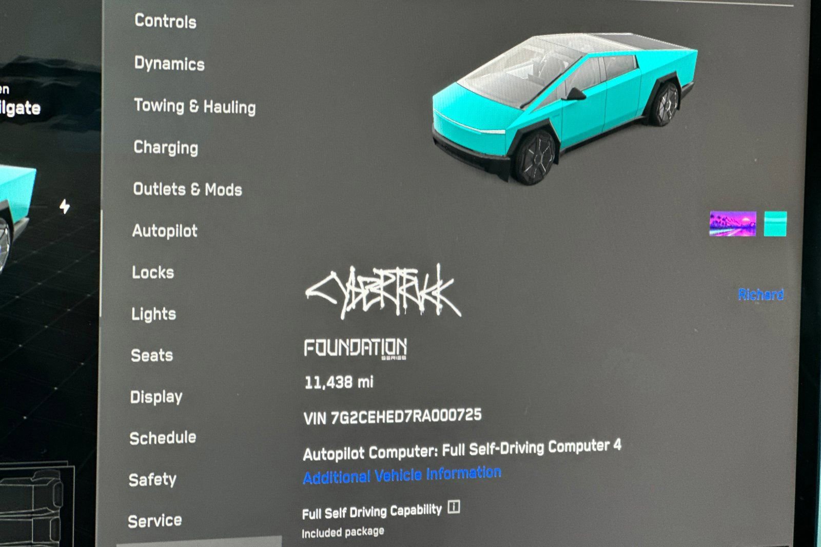 Used 2024 Tesla Cybertruck AWD Crew Cab image 25