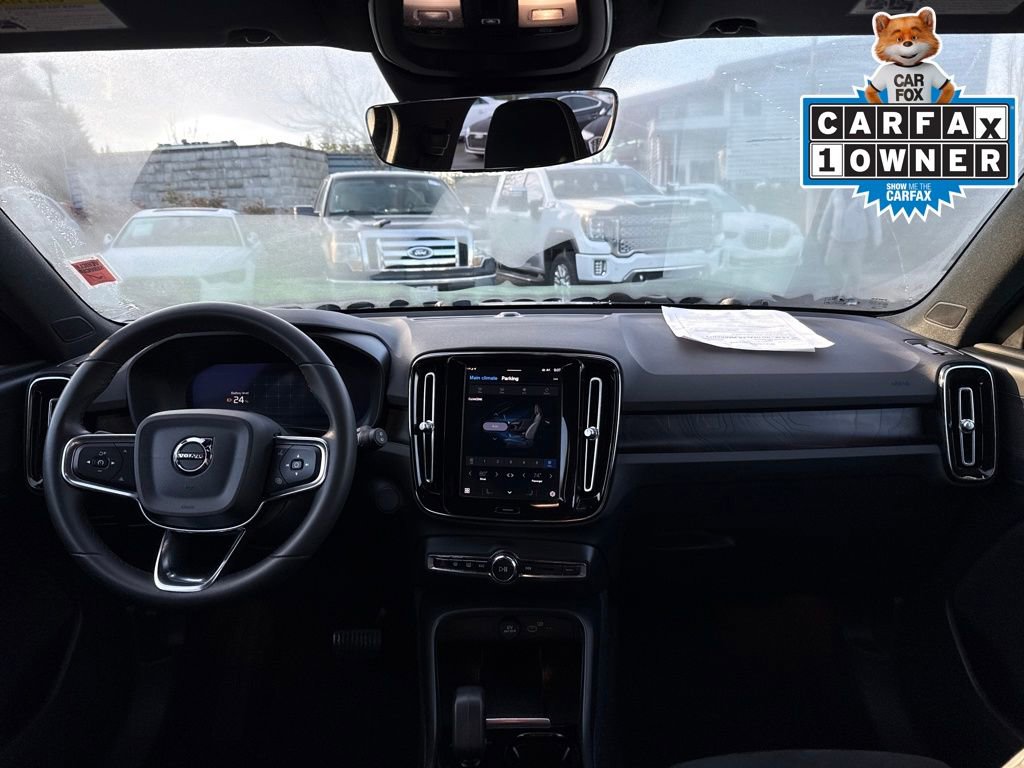 Used 2023 Volvo XC40 Recharge Plus image 14