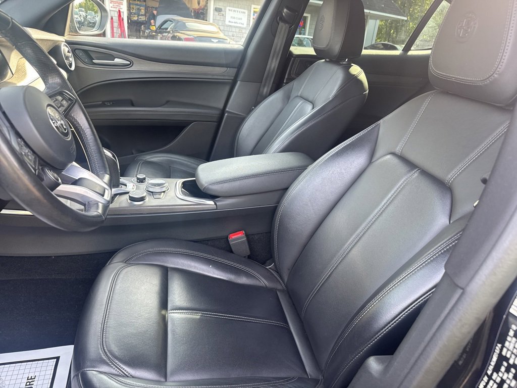 Used 2022 Alfa Romeo Stelvio Ti image 26
