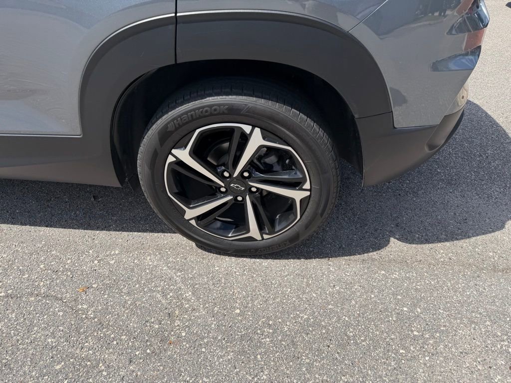 Used 2021 Chevrolet TrailBlazer RS w/ Technology Package FWD image 9