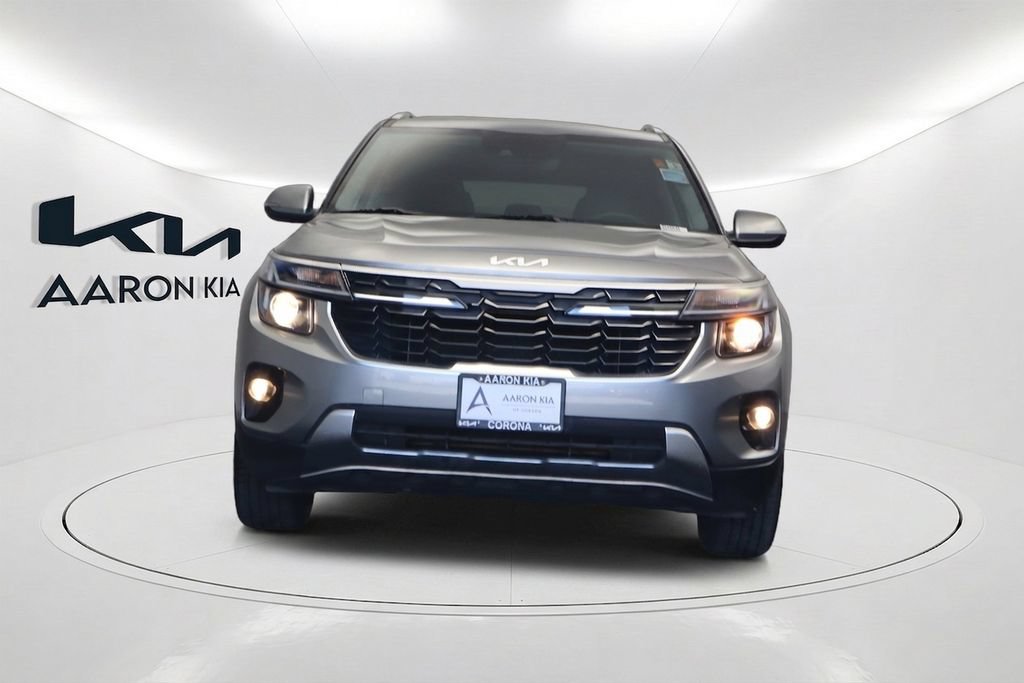 Used 2024 Kia Seltos EX FWD image 2