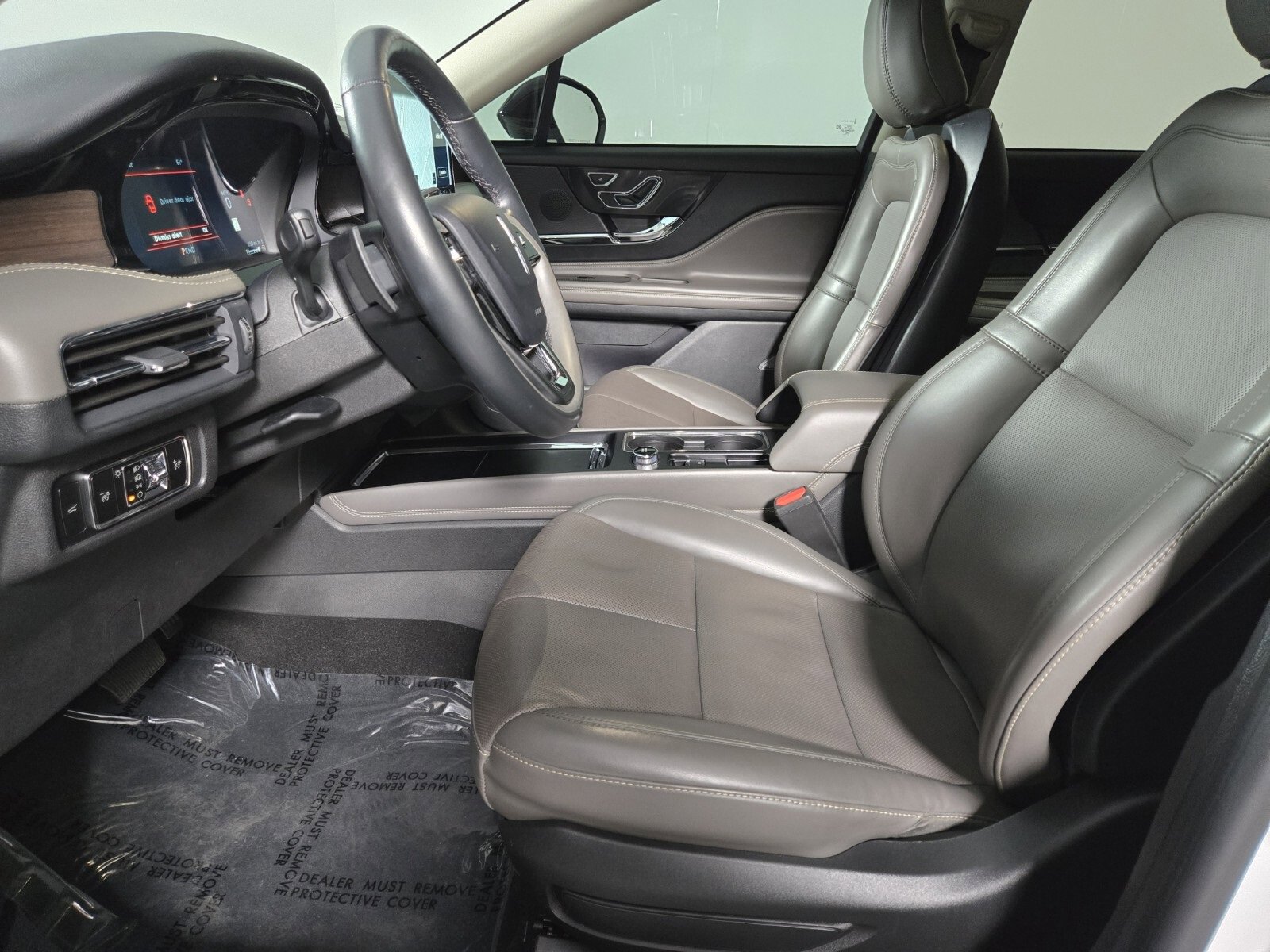 Used 2023 Lincoln Corsair Reserve image 11