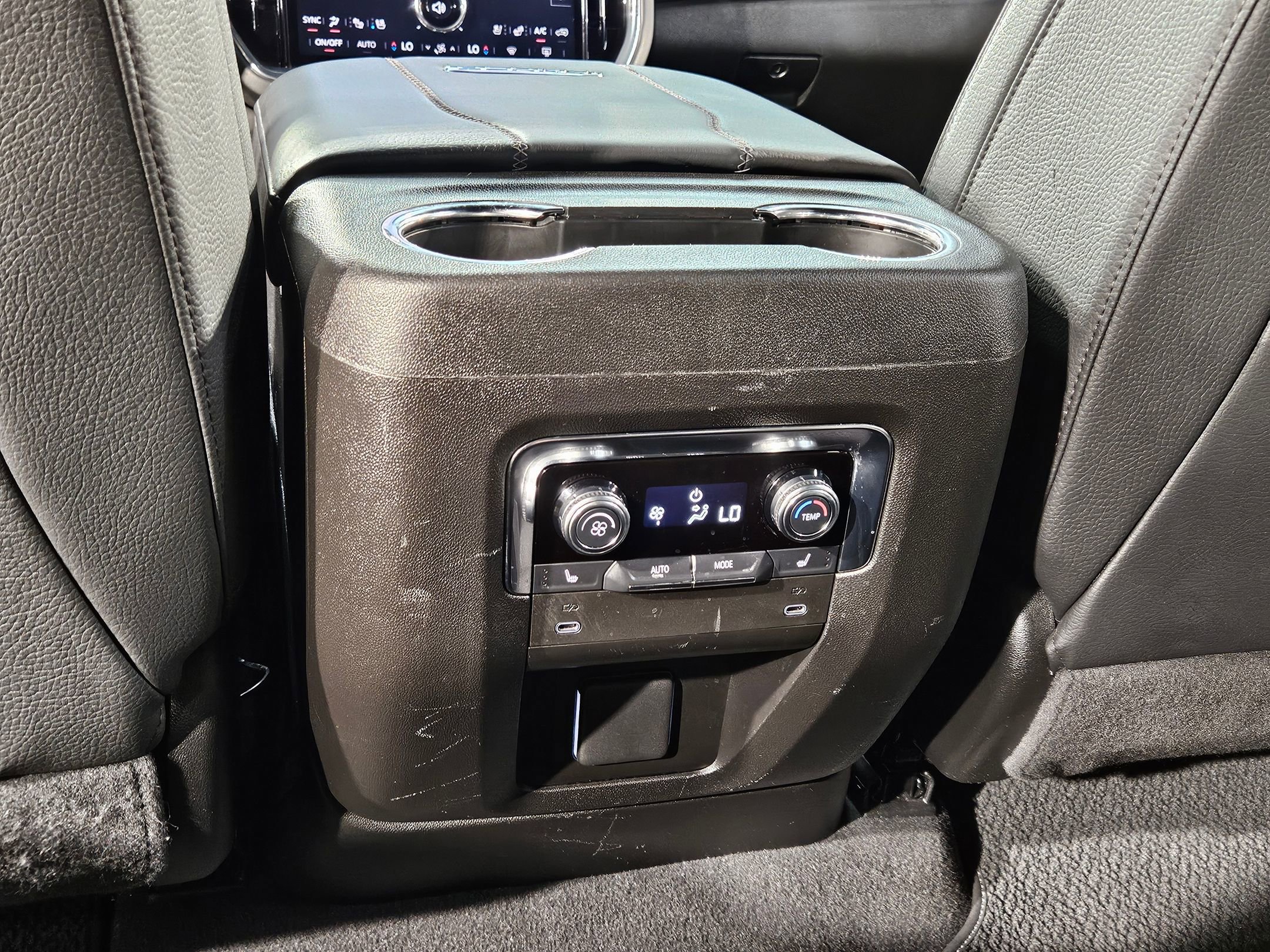 Used 2025 GMC Yukon XL Denali AWD/4WD image 38