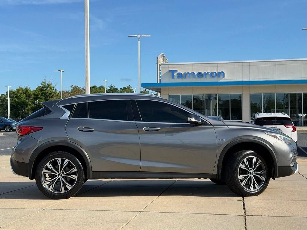 Used 2018 INFINITI QX30 Premium w/ Technology Package AWD/4WD image 4