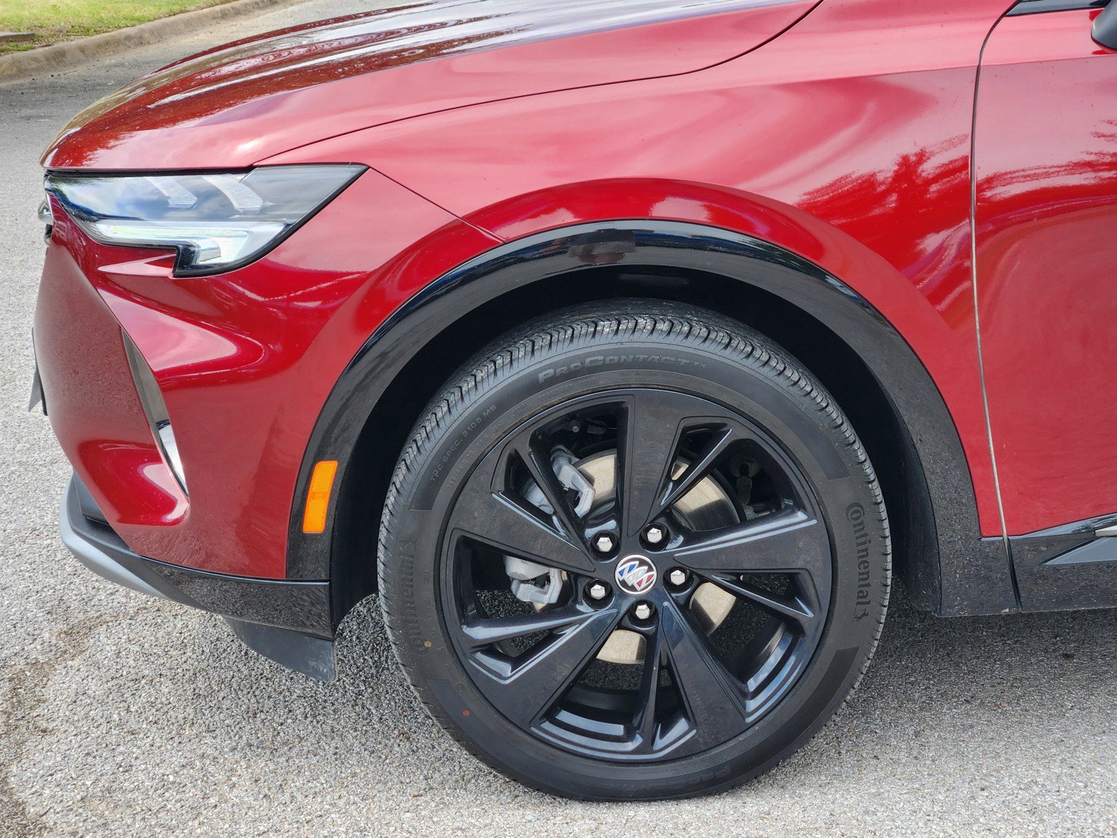 Used 2023 Buick Envision Essence w/ Sport Touring Package image 25