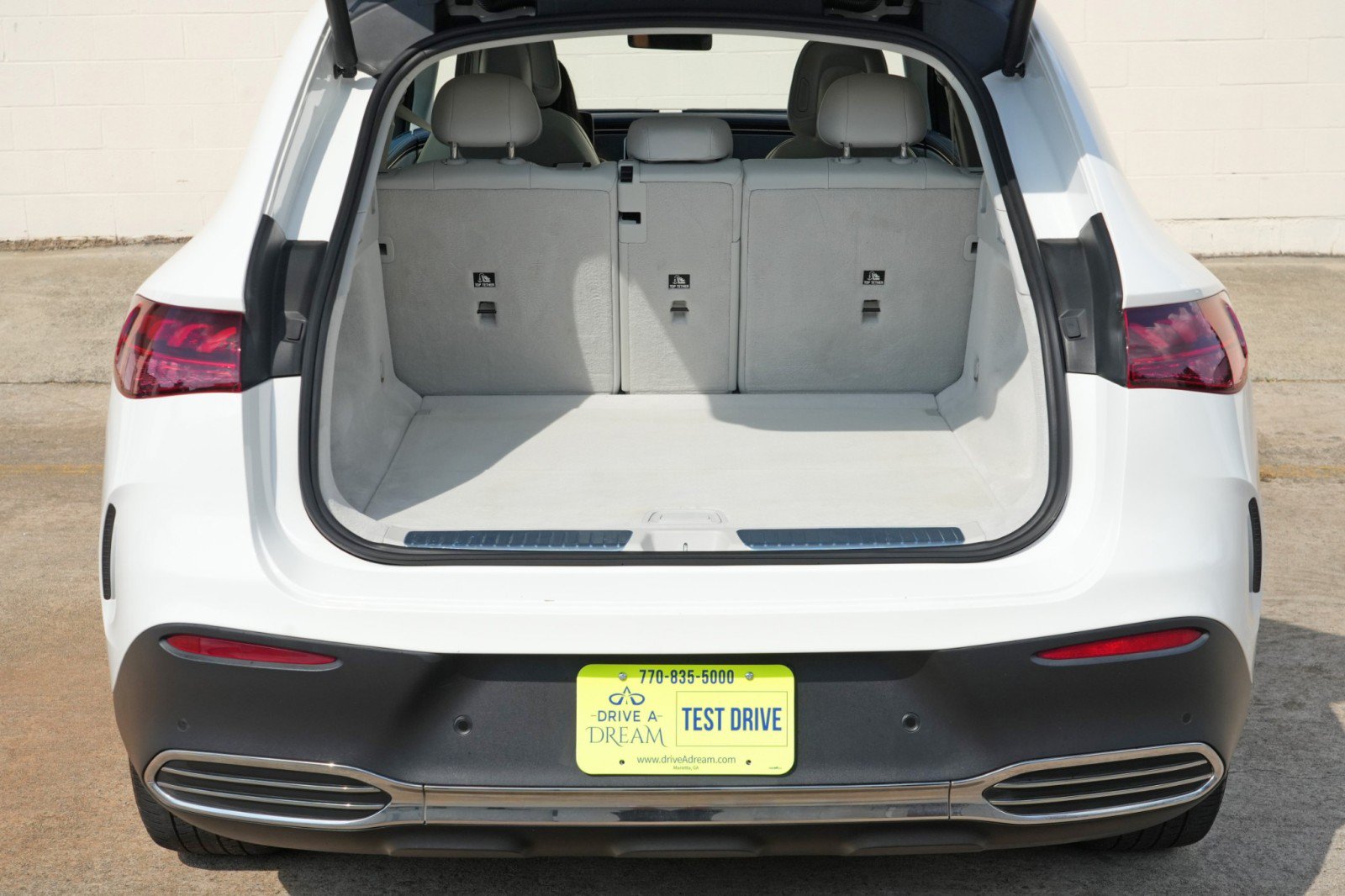 Used 2023 Mercedes-Benz EQE 500 4MATIC SUV w/ Exclusive Trim Package image 9