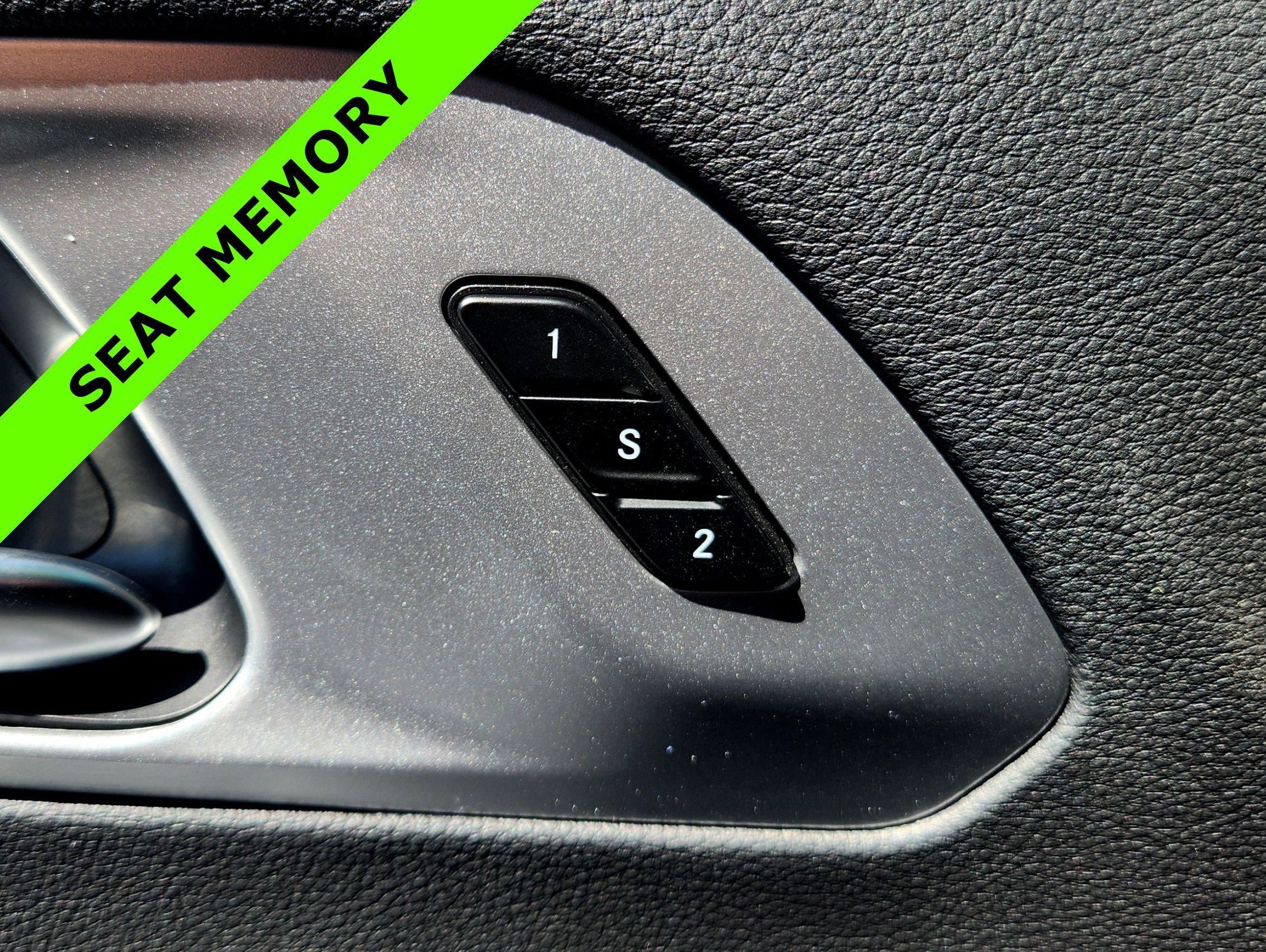 New 2026 Chrysler Pacifica Limited w/ Uconnect Theater Family Group image 14