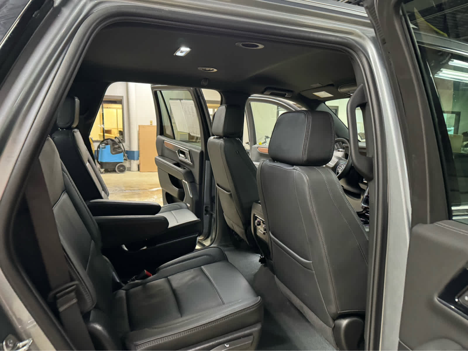 Certified 2025 GMC Yukon Denali image 36