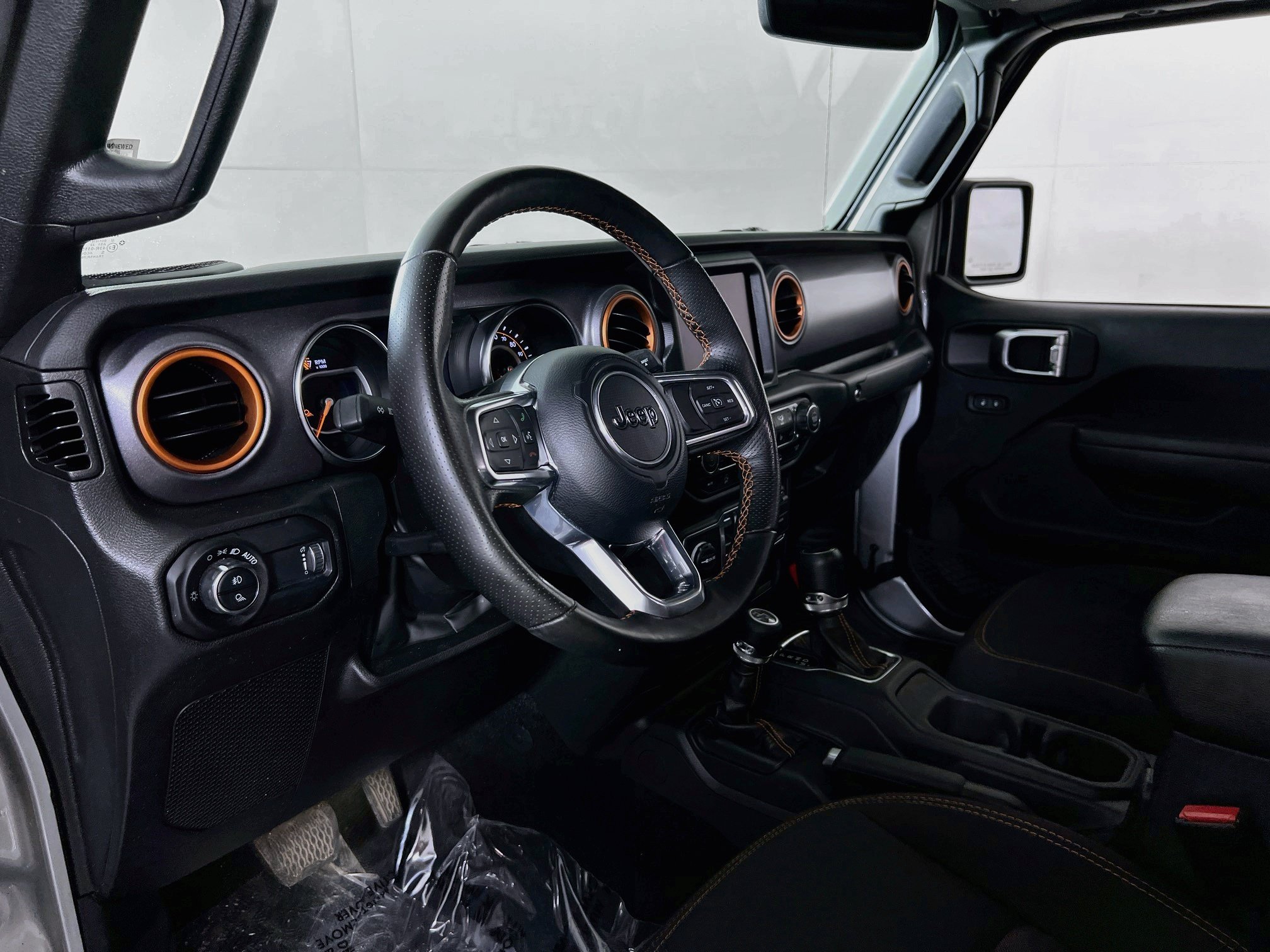 Used 2023 Jeep Gladiator Mojave w/ Cold Weather Group AWD/4WD image 9